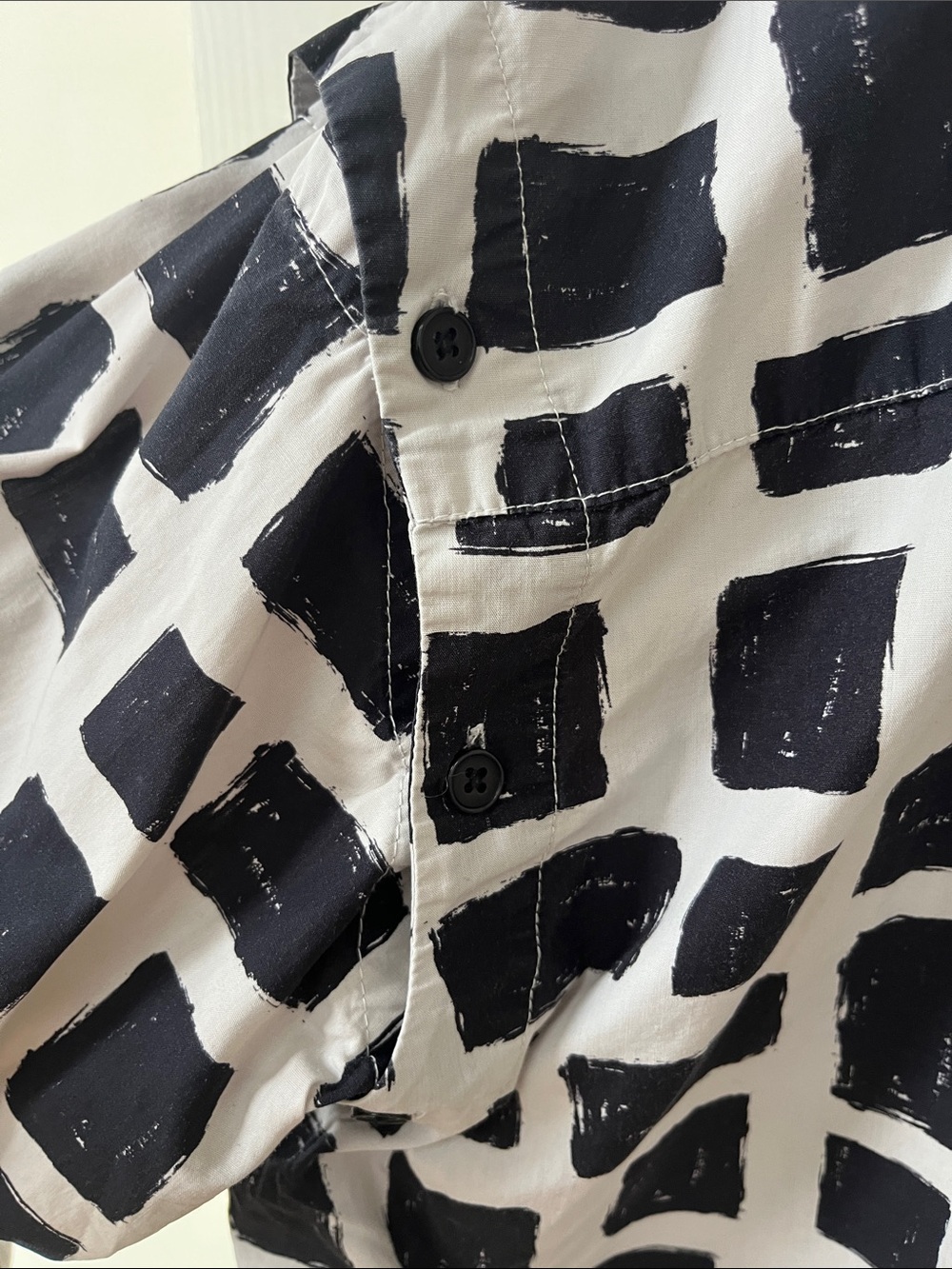 Wildfang Navy and White Brush-Block Button-Up with removable sleeves - Picture 4 of 7